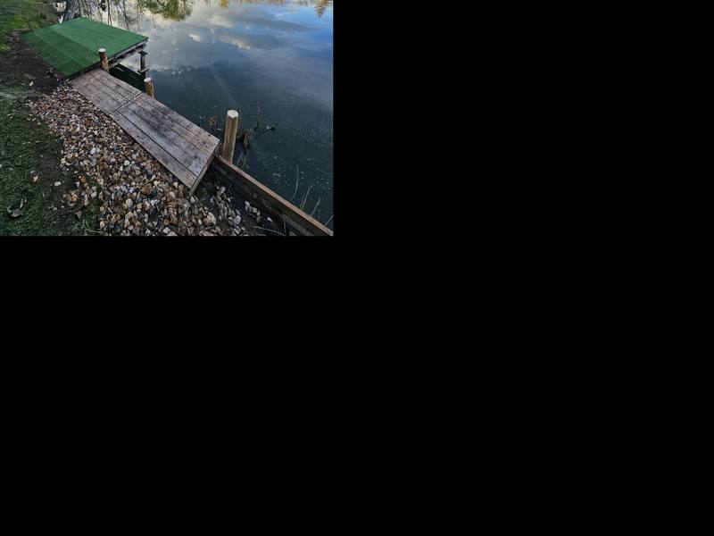 Ponton et reflet de l'étang